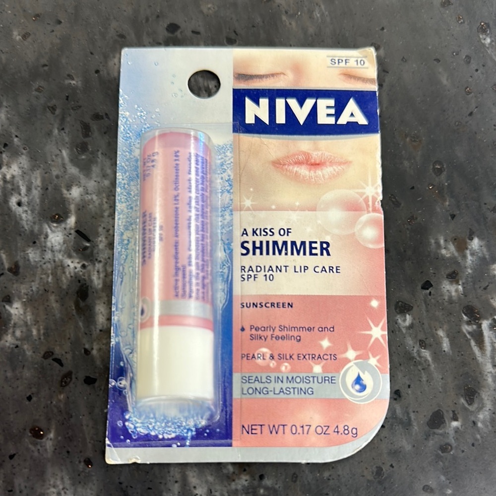 Nivea A Kiss of Shimmer Radiant Lip Care